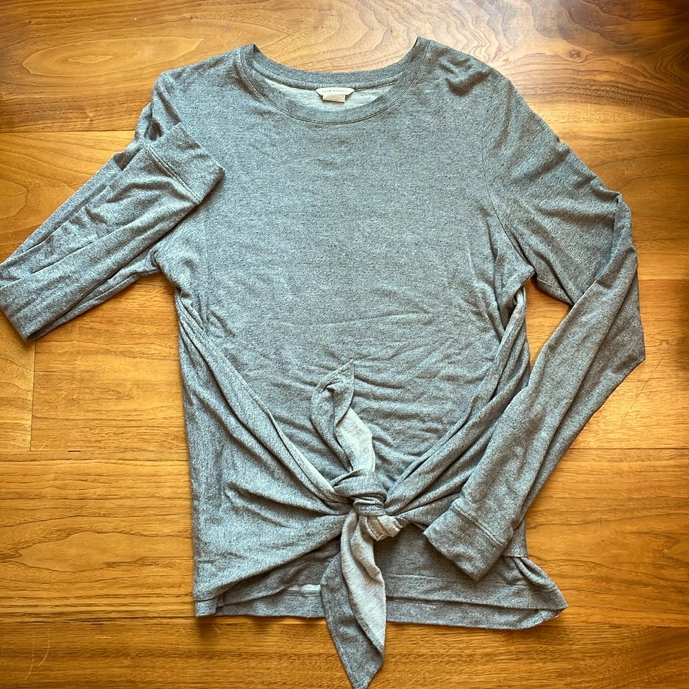 Club Monaco Adorable front tie shirt size small